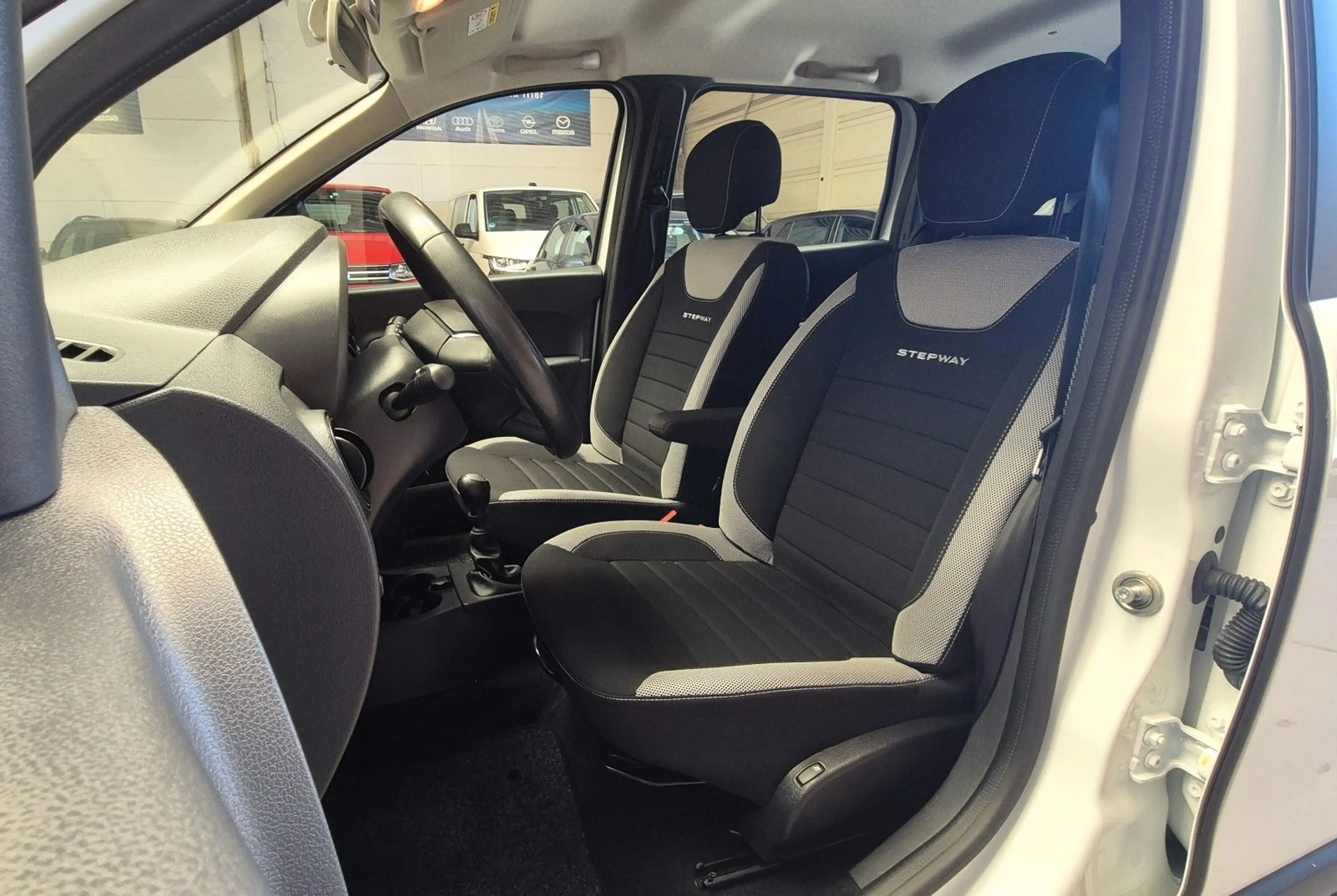 Dacia Lodgy 1.5 Blue dCi Stepway Plus, AHK. — photo 14