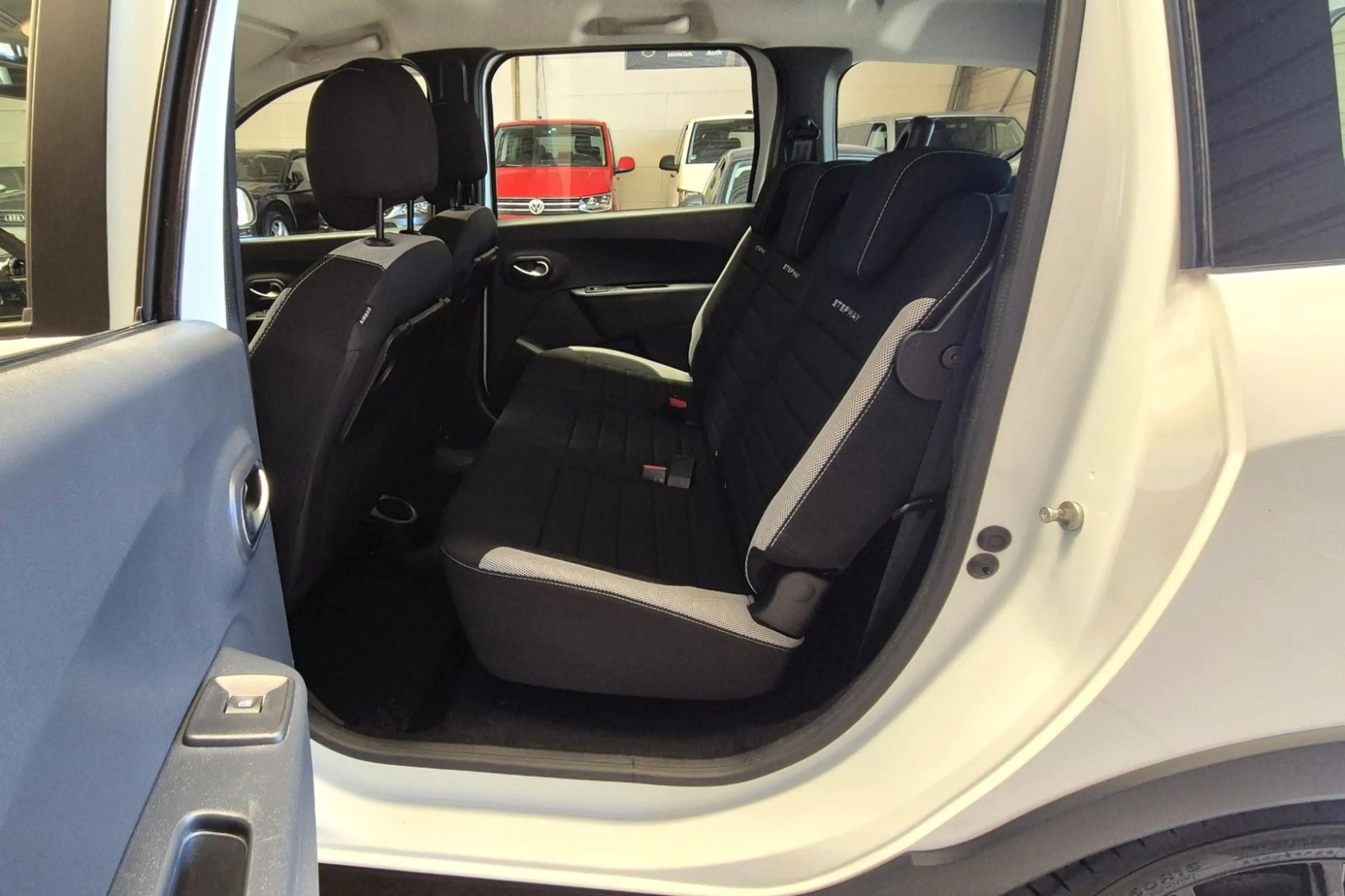 Dacia Lodgy 1.5 Blue dCi Stepway Plus, AHK. — photo 15