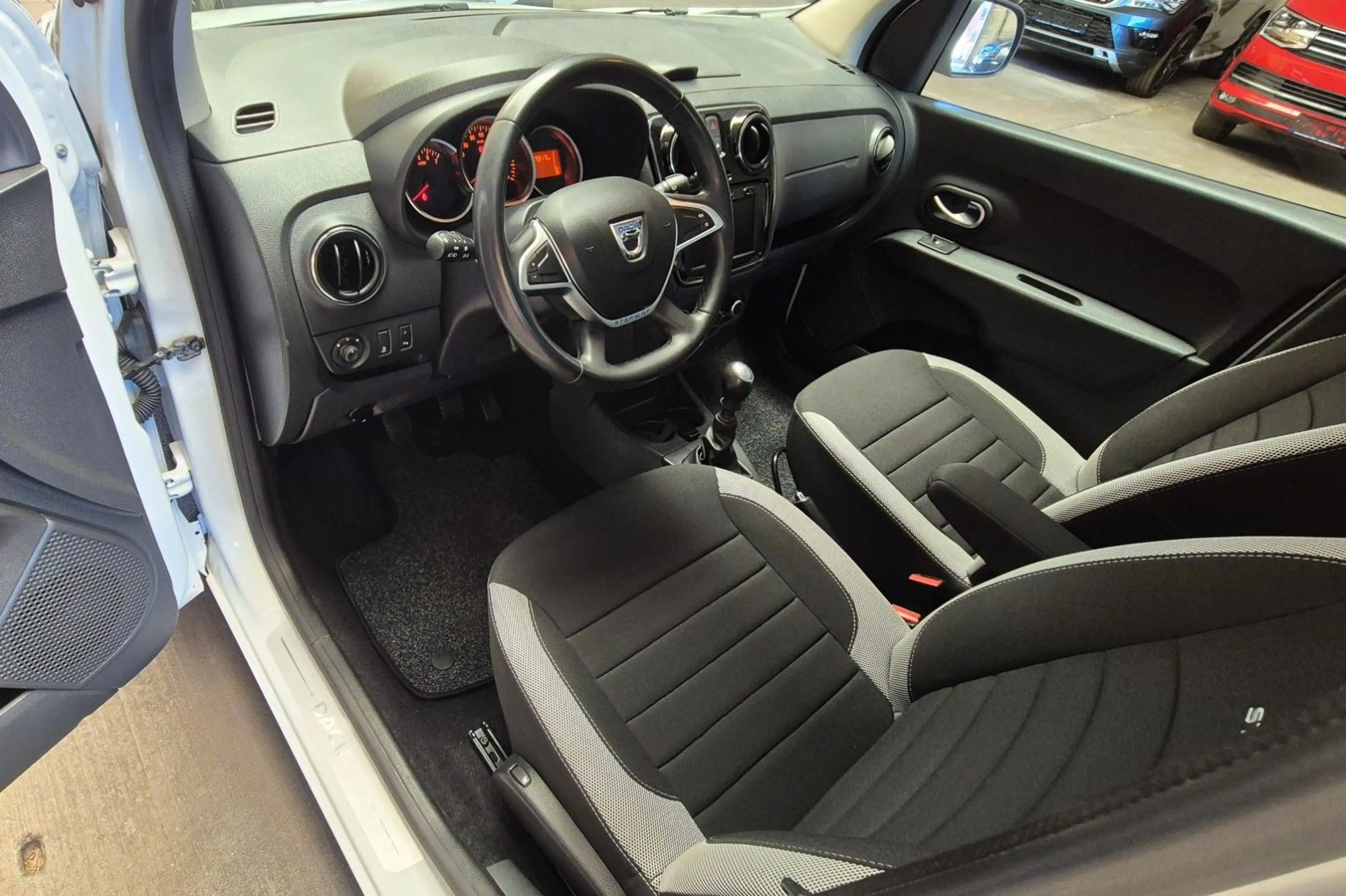 Dacia Lodgy 1.5 Blue dCi Stepway Plus, AHK. — photo 13