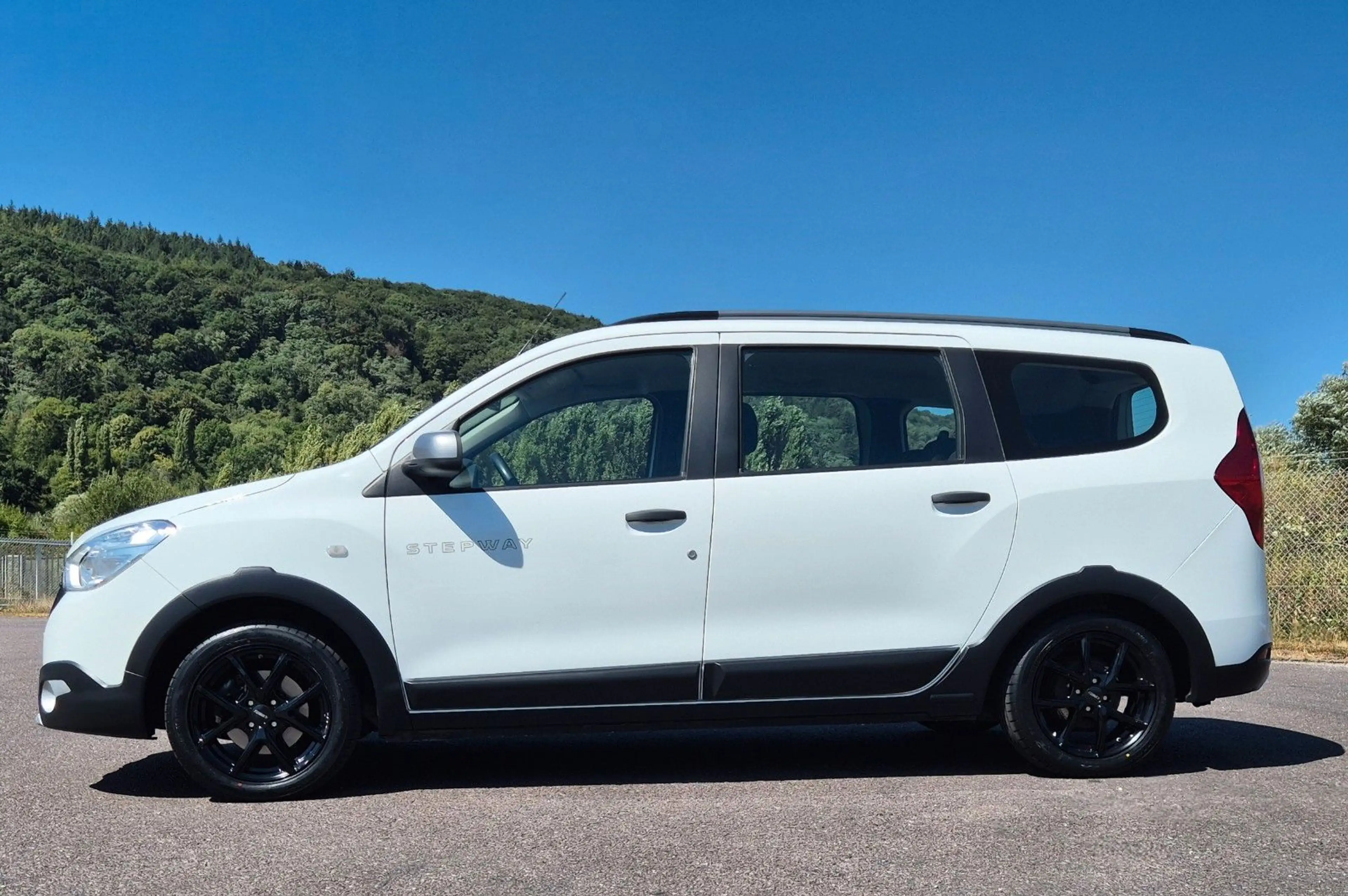 Dacia Lodgy 1.5 Blue dCi Stepway Plus, AHK. — photo 2