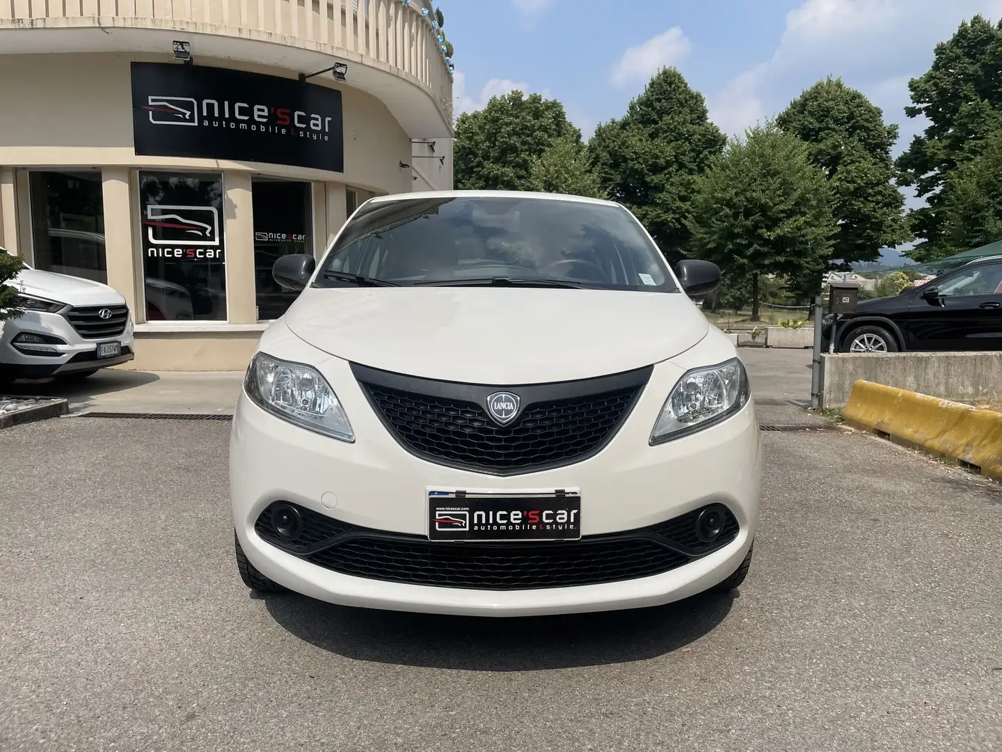 Lancia Ypsilon 1.0 FireFly 5 porte S&S Hybrid Silver Bianco - 2
