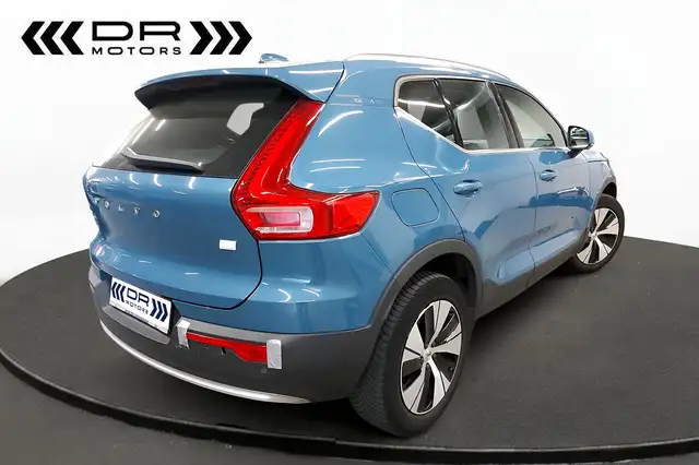 Volvo XC40 view 2