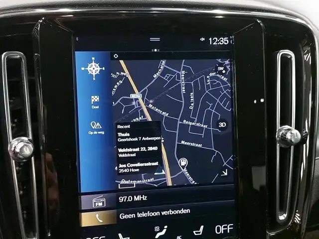 Volvo XC40 view 8