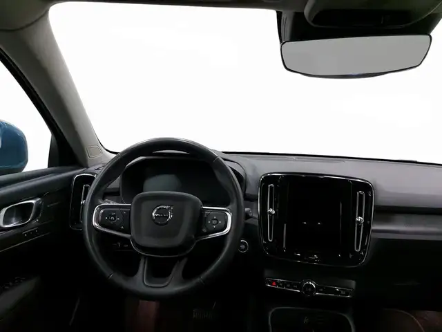 Volvo XC40 view 6