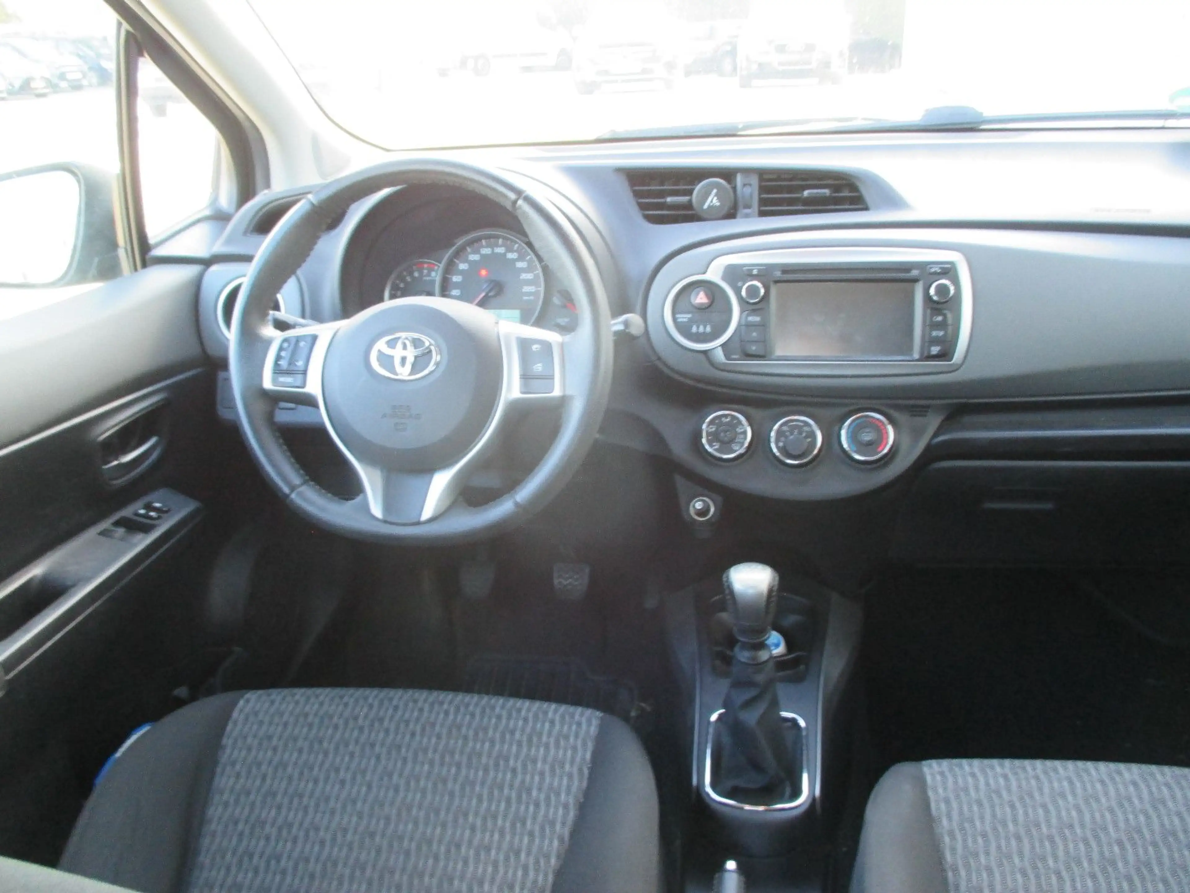 Toyota Yaris Edition 2014 — photo 7