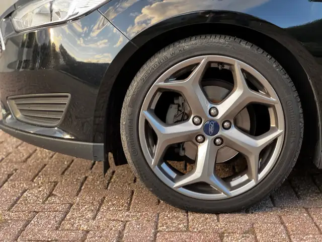 Ford Focus view 20