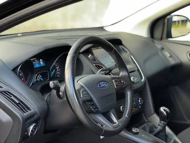 Ford Focus view 14