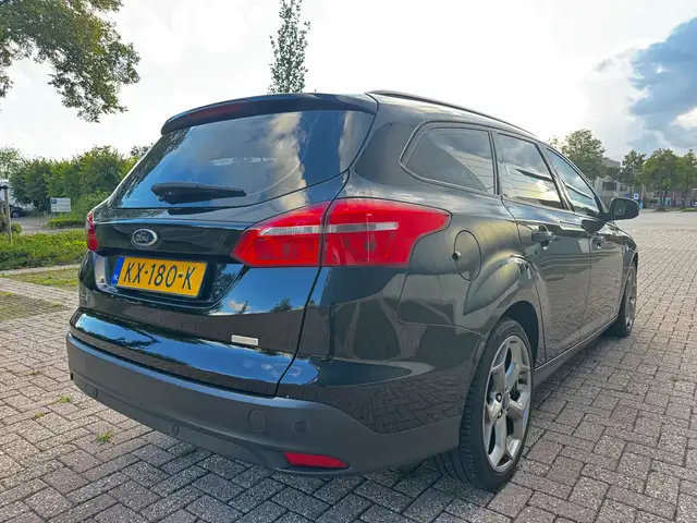 Ford Focus view 18