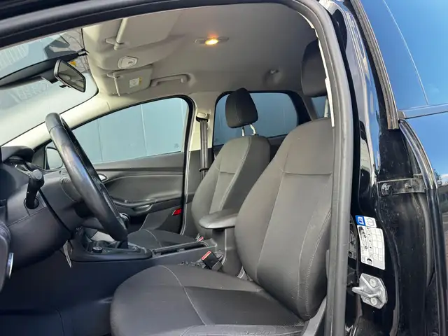 Ford Focus view 13