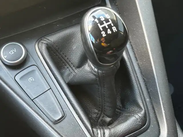 Ford Focus view 8