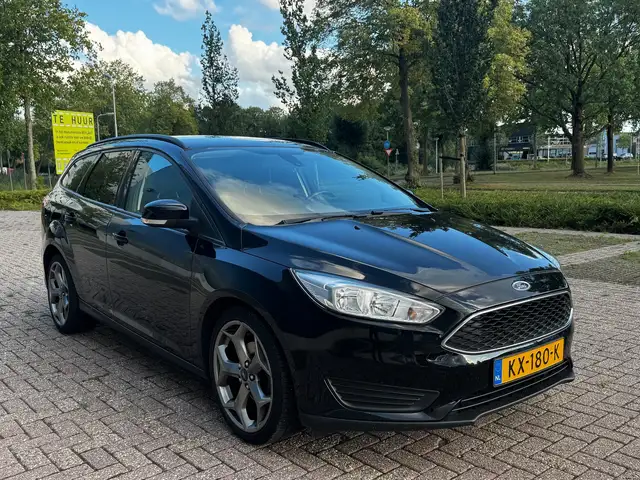 Ford Focus view 16
