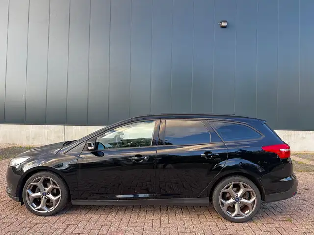 Ford Focus view 2