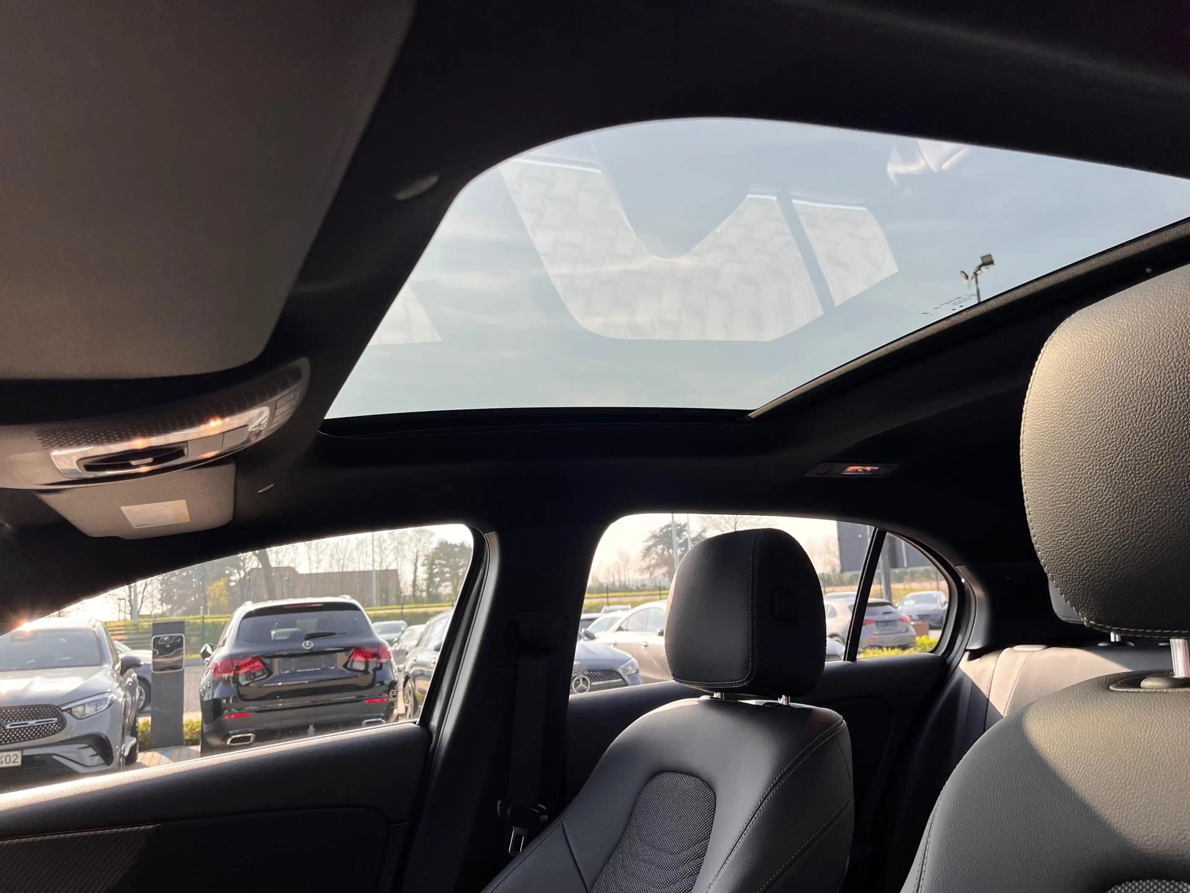 Mercedes-Benz A 250 e met panoramadak — photo 14