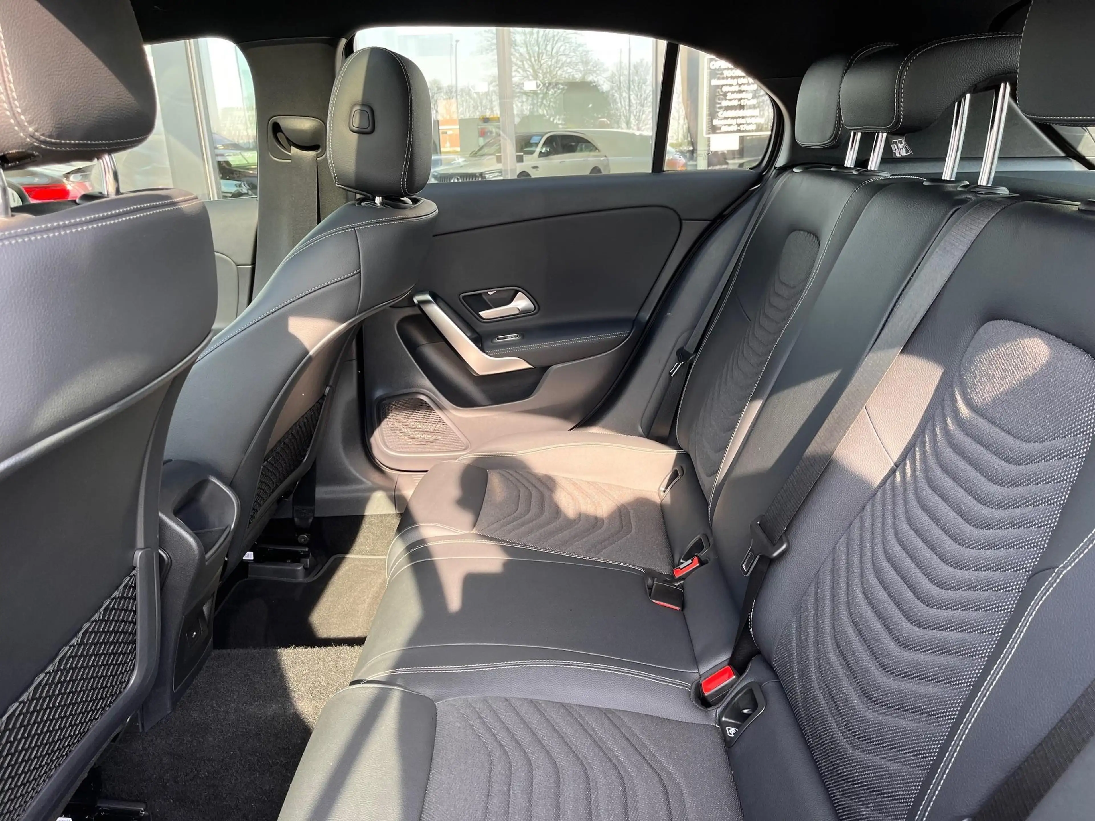 Mercedes-Benz A 250 e met panoramadak — photo 9