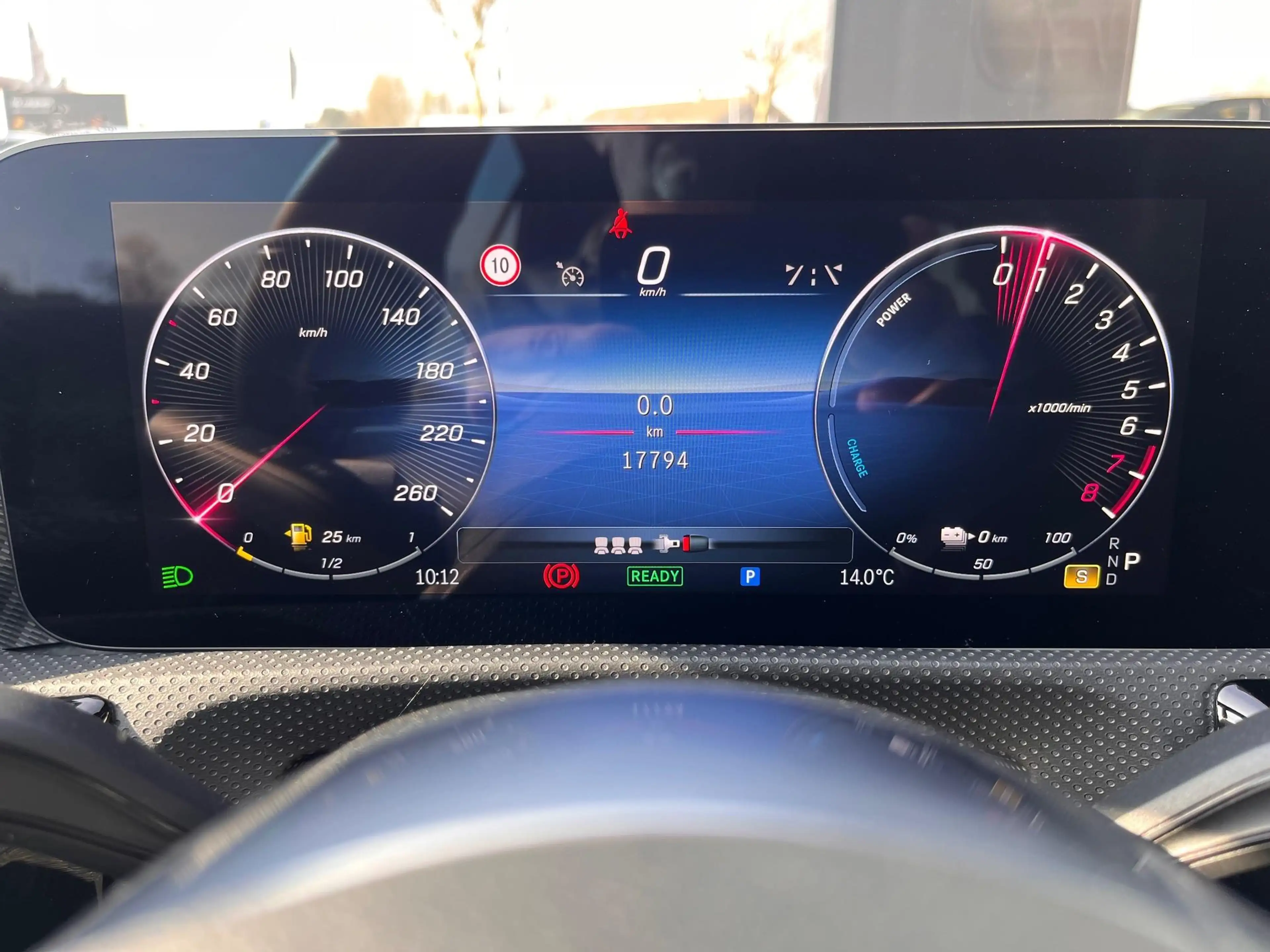 Mercedes-Benz A 250 e met panoramadak — photo 10