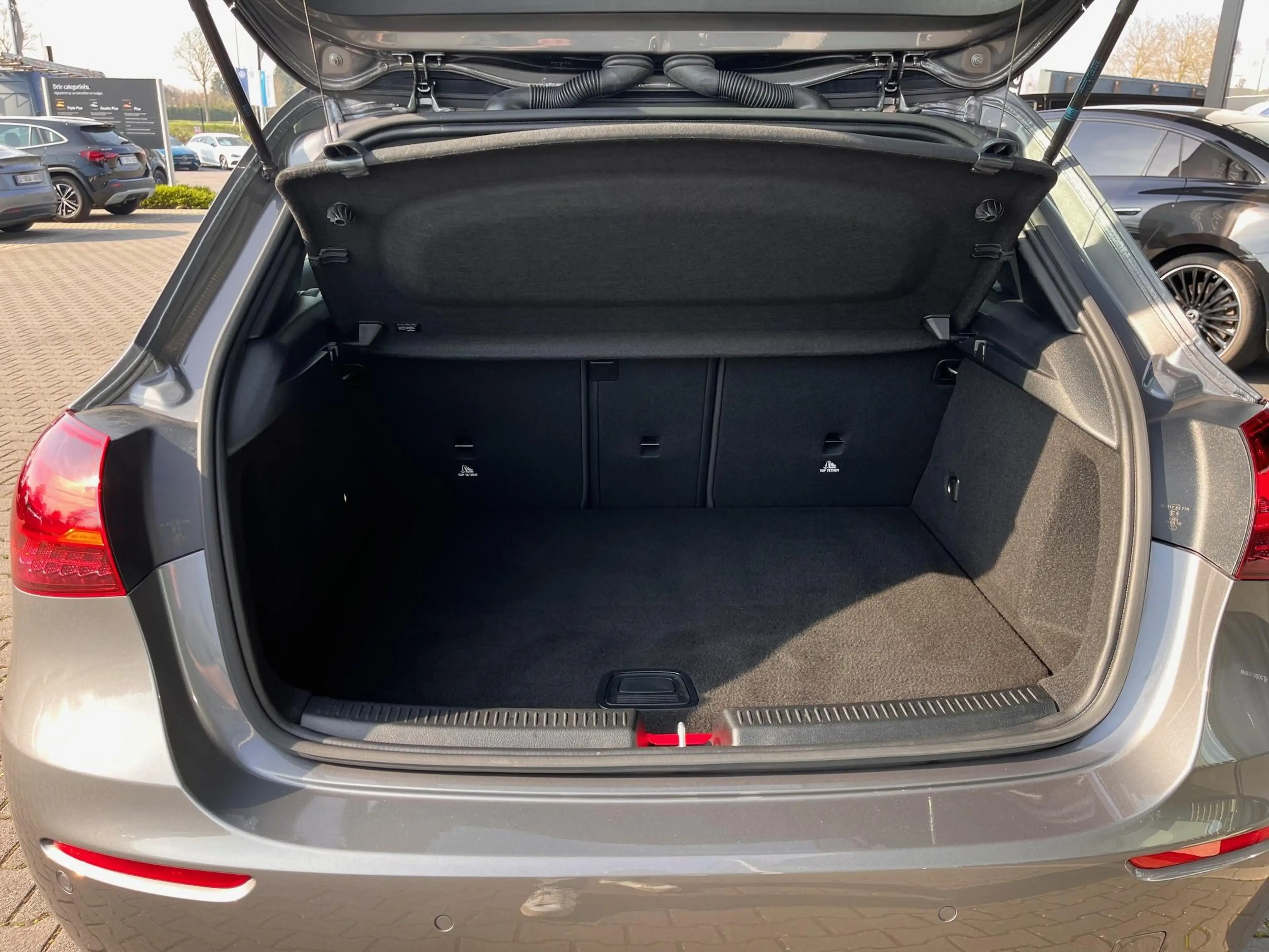 Mercedes-Benz A 250 e met panoramadak — photo 6