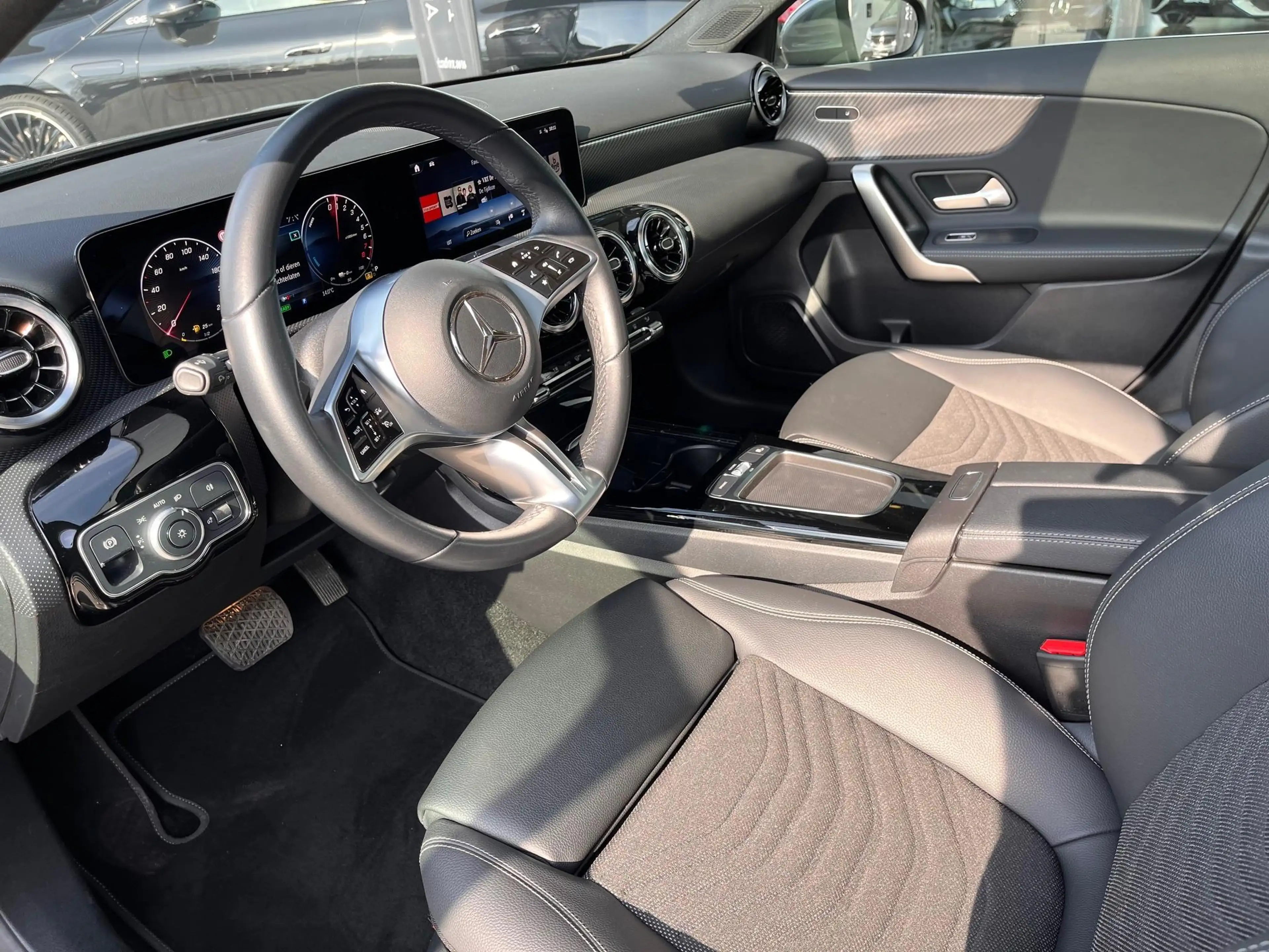 Mercedes-Benz A 250 e met panoramadak — photo 7