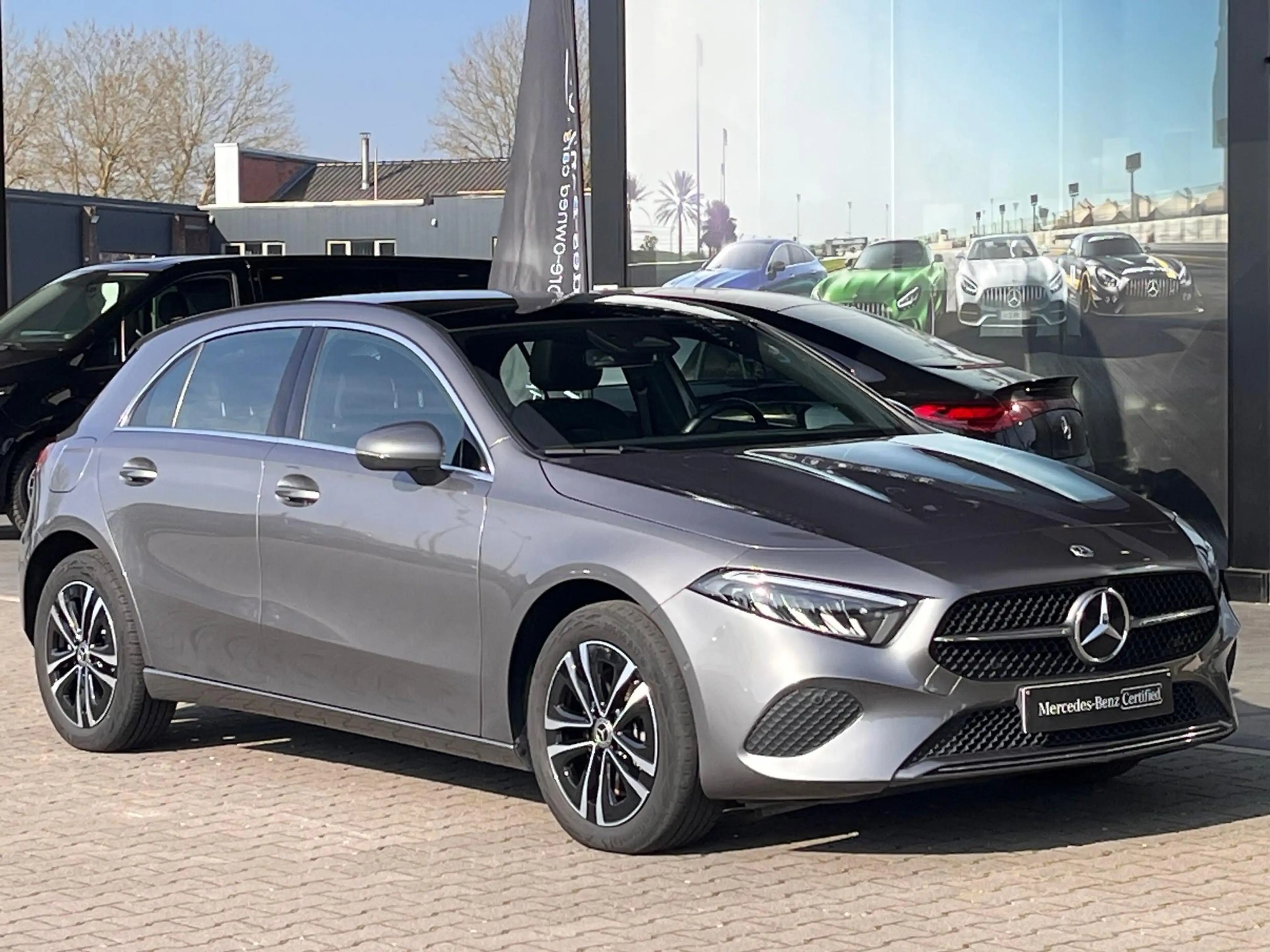 Mercedes-Benz A 250 e met panoramadak — photo 4