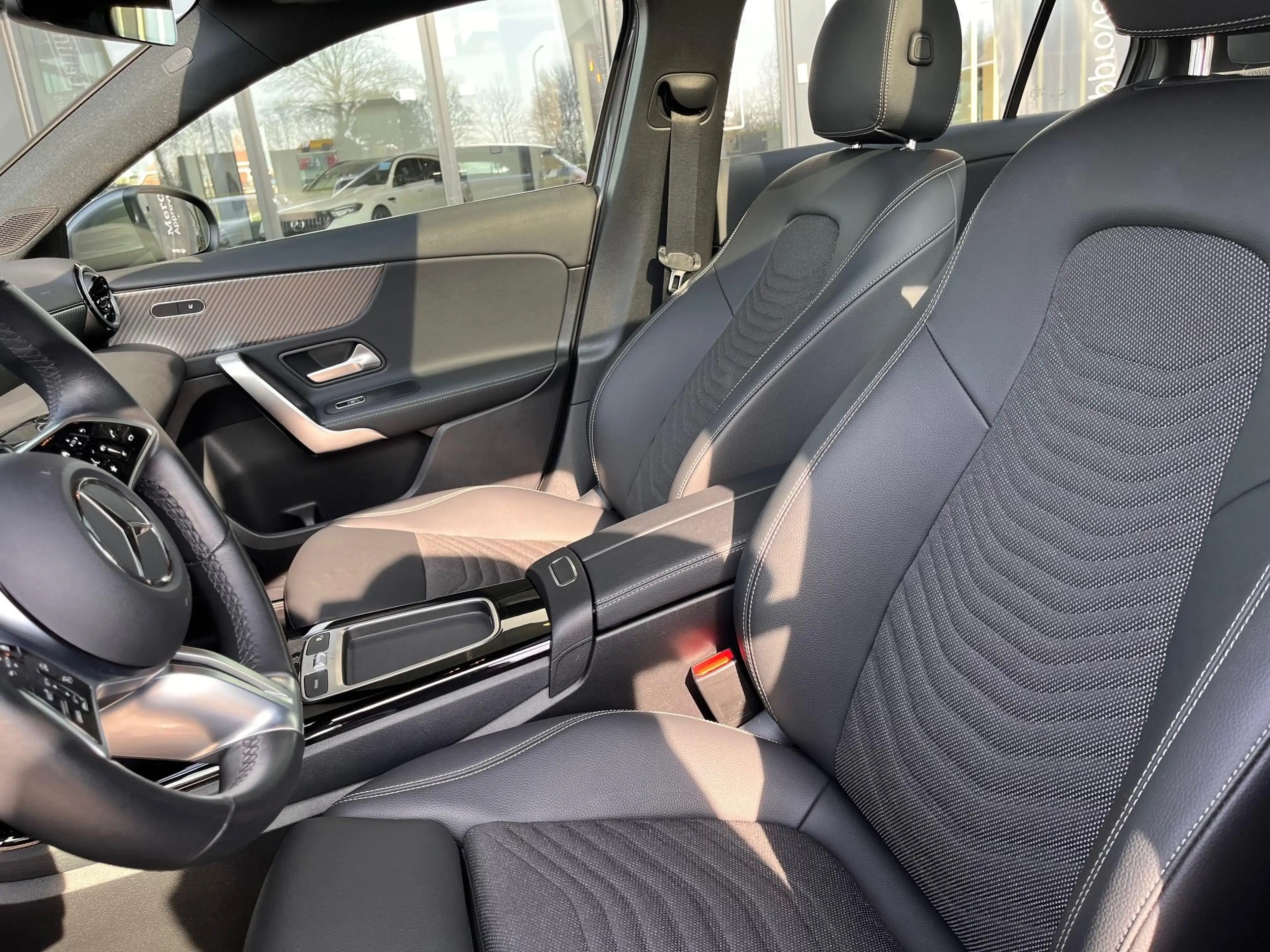 Mercedes-Benz A 250 e met panoramadak — photo 8