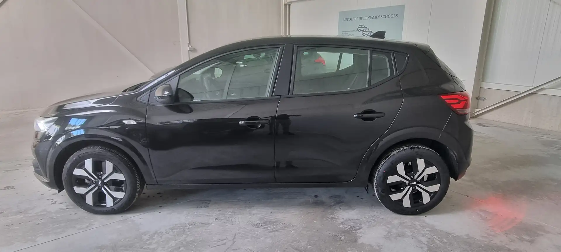 Dacia Sandero 1.0 TCe Journey CVT AUTOMAAT Zwart - 1