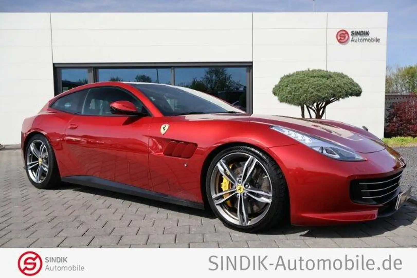 Ferrari GTC4 Lusso V12 Panorama-Lifting-Beif.Display Rojo - 1