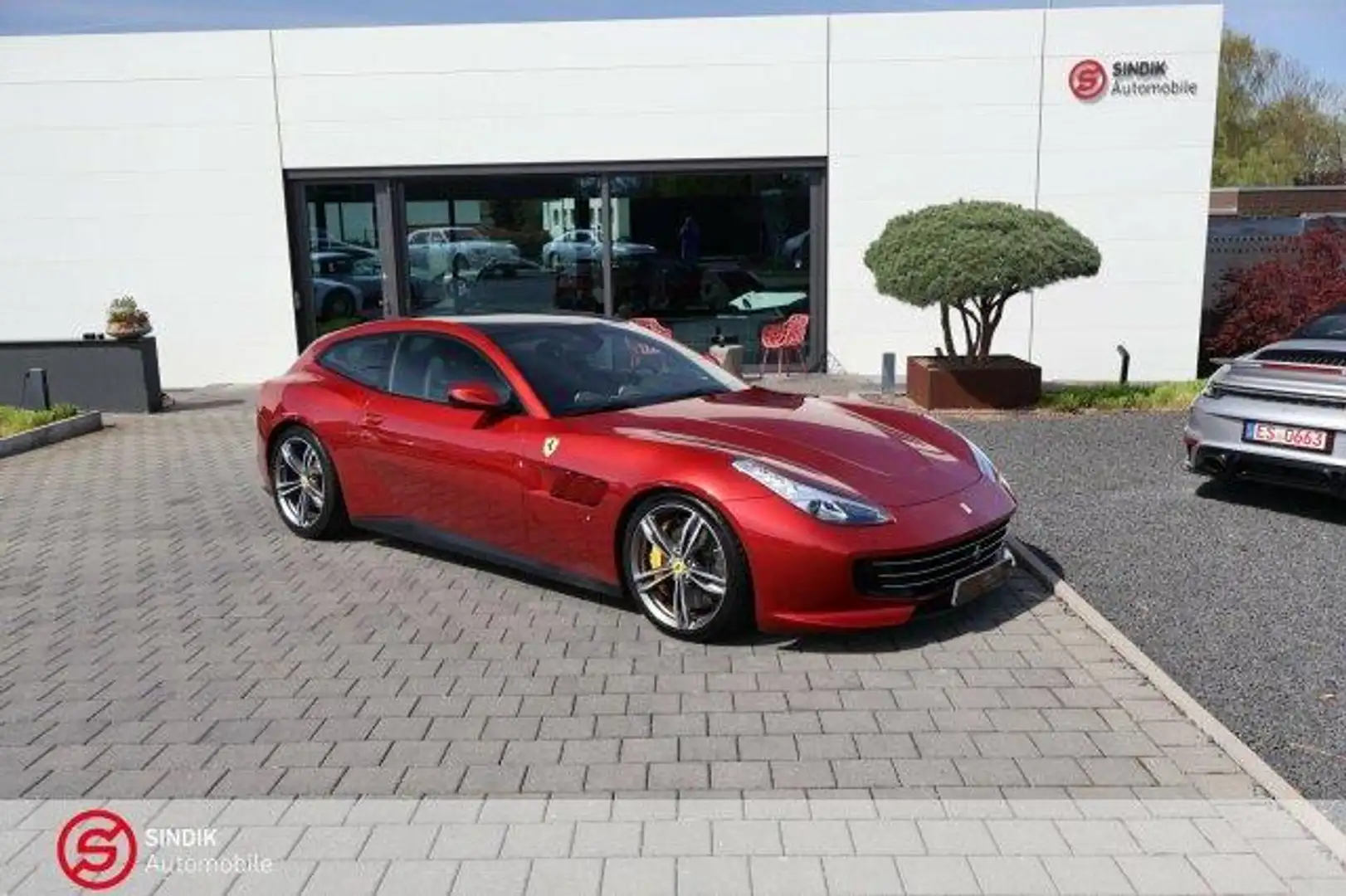 Ferrari GTC4 Lusso V12 Panorama-Lifting-Beif.Display Rojo - 2
