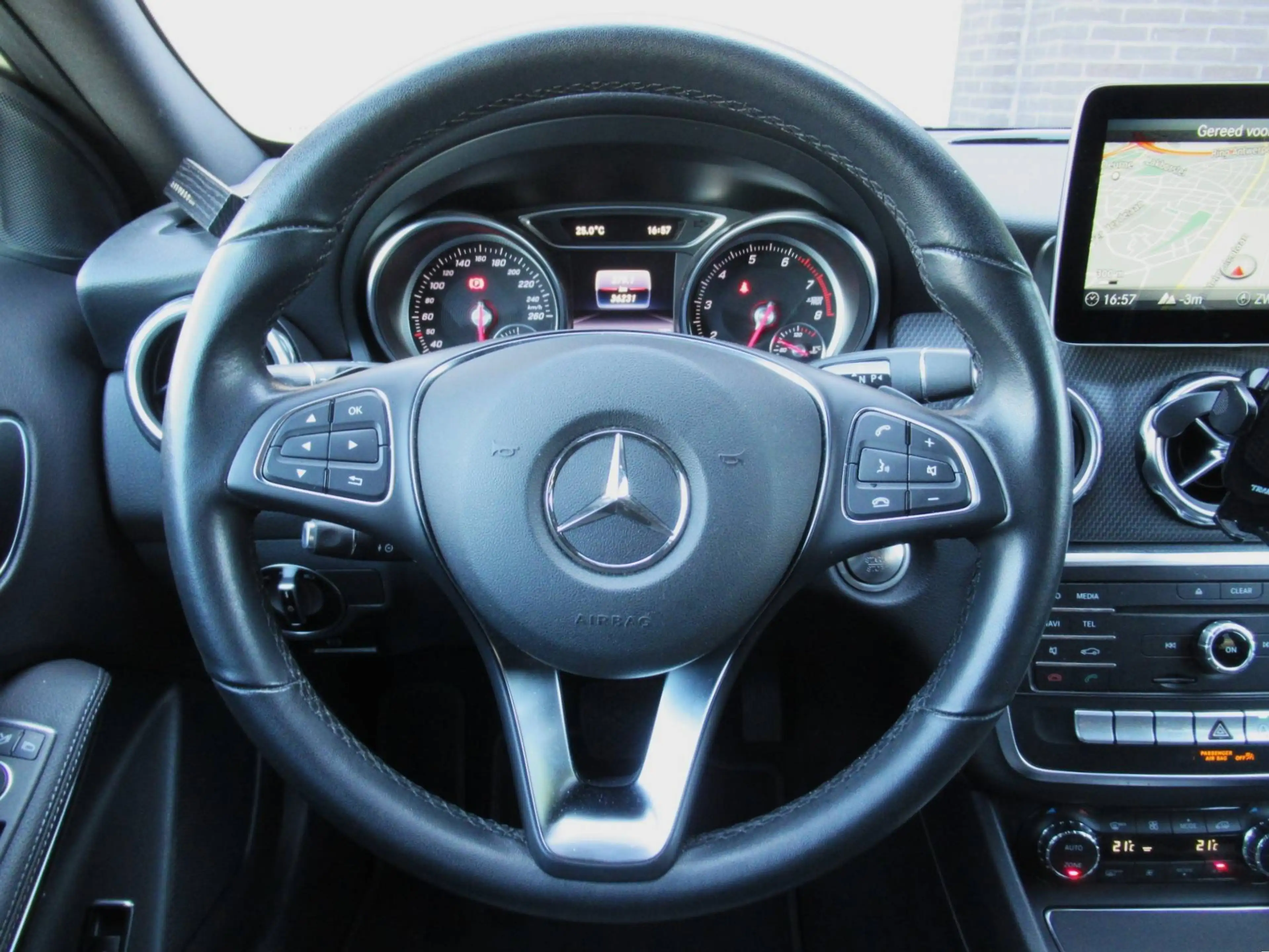 Mercedes-Benz GLA 180 Style 7G-DCT/Navi/Airco/Camera/LED/Parkassist — photo 11