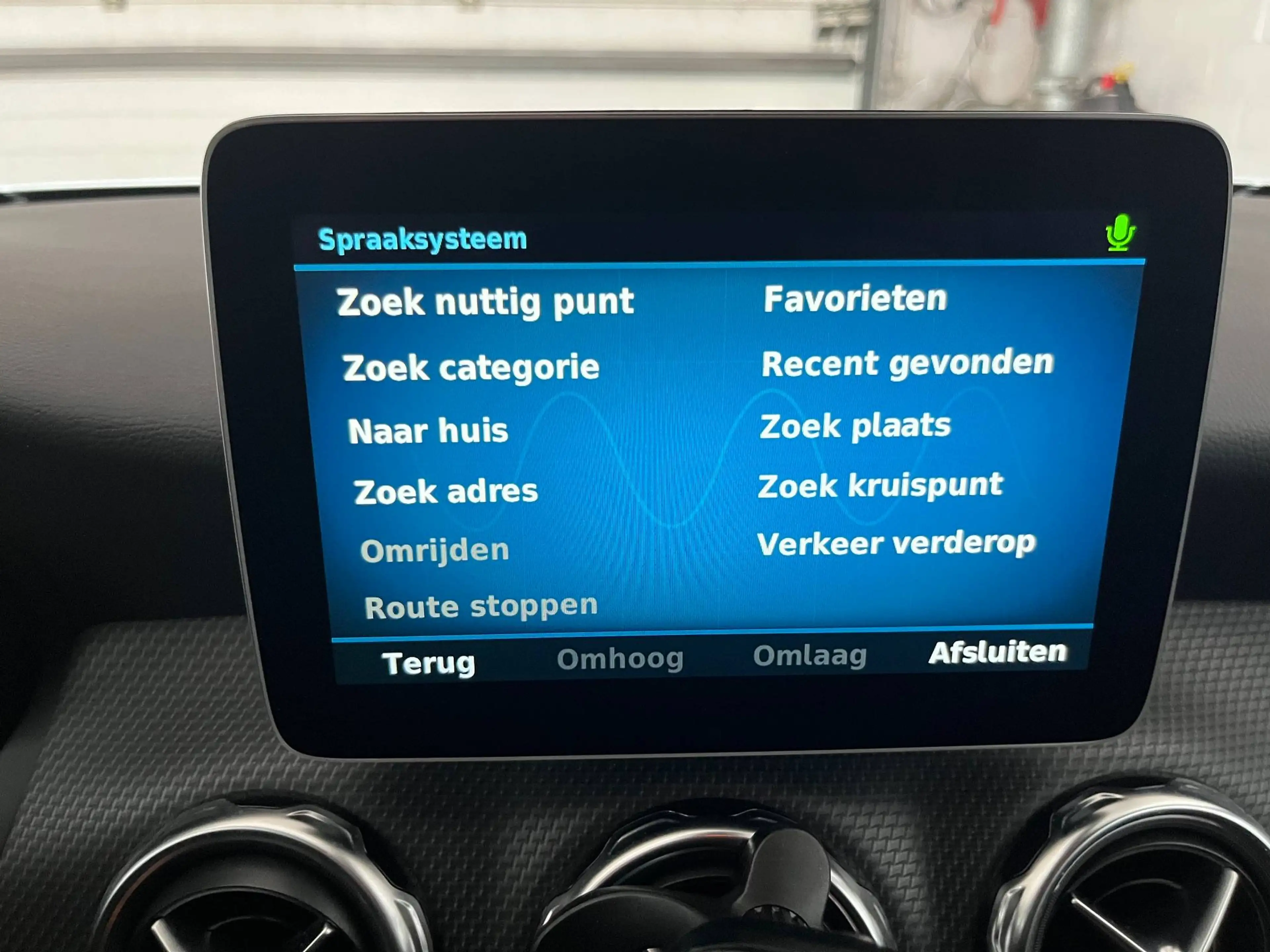 Mercedes-Benz GLA 180 Style 7G-DCT/Navi/Airco/Camera/LED/Parkassist — photo 15