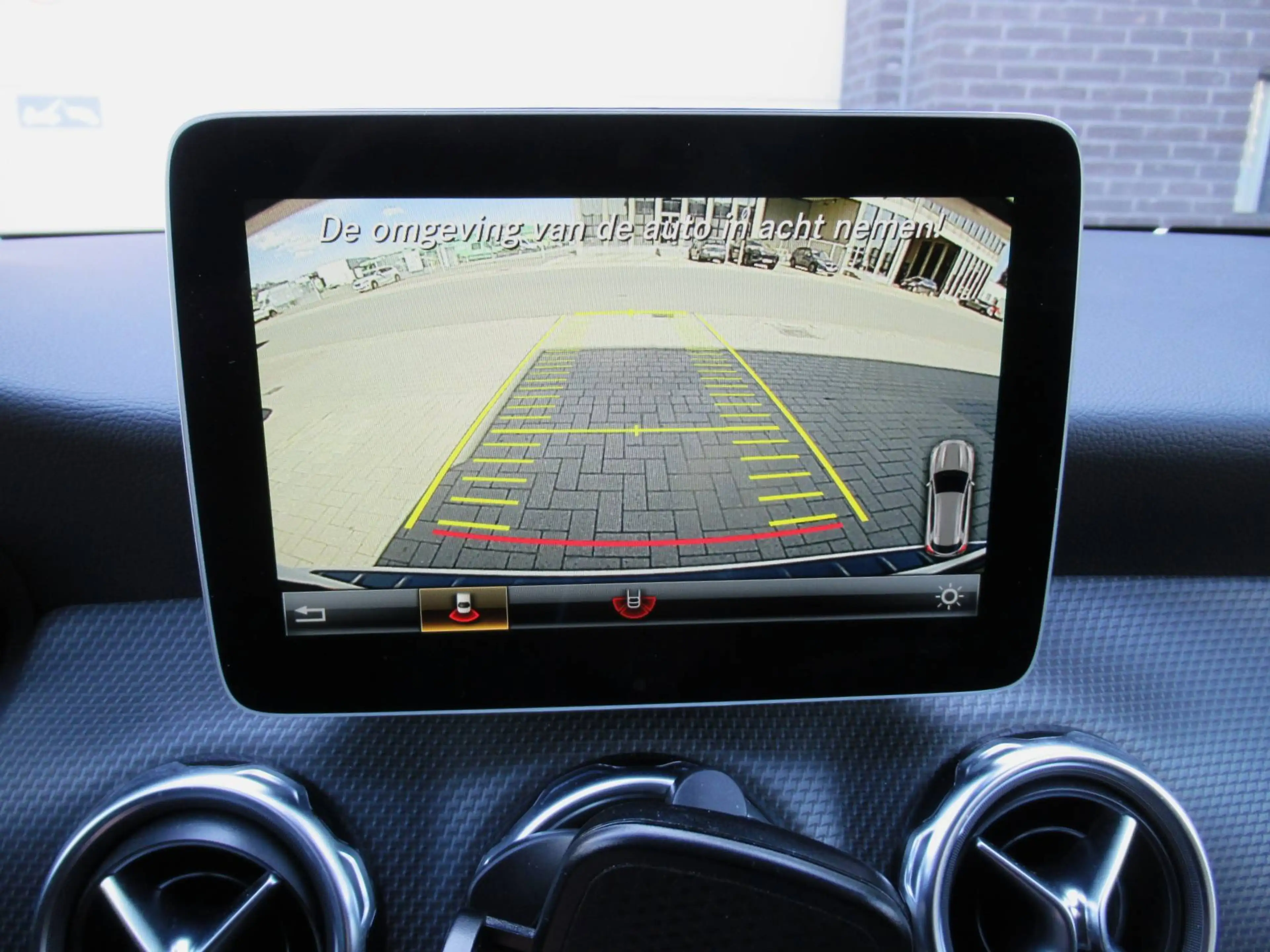 Mercedes-Benz GLA 180 Style 7G-DCT/Navi/Airco/Camera/LED/Parkassist — photo 14
