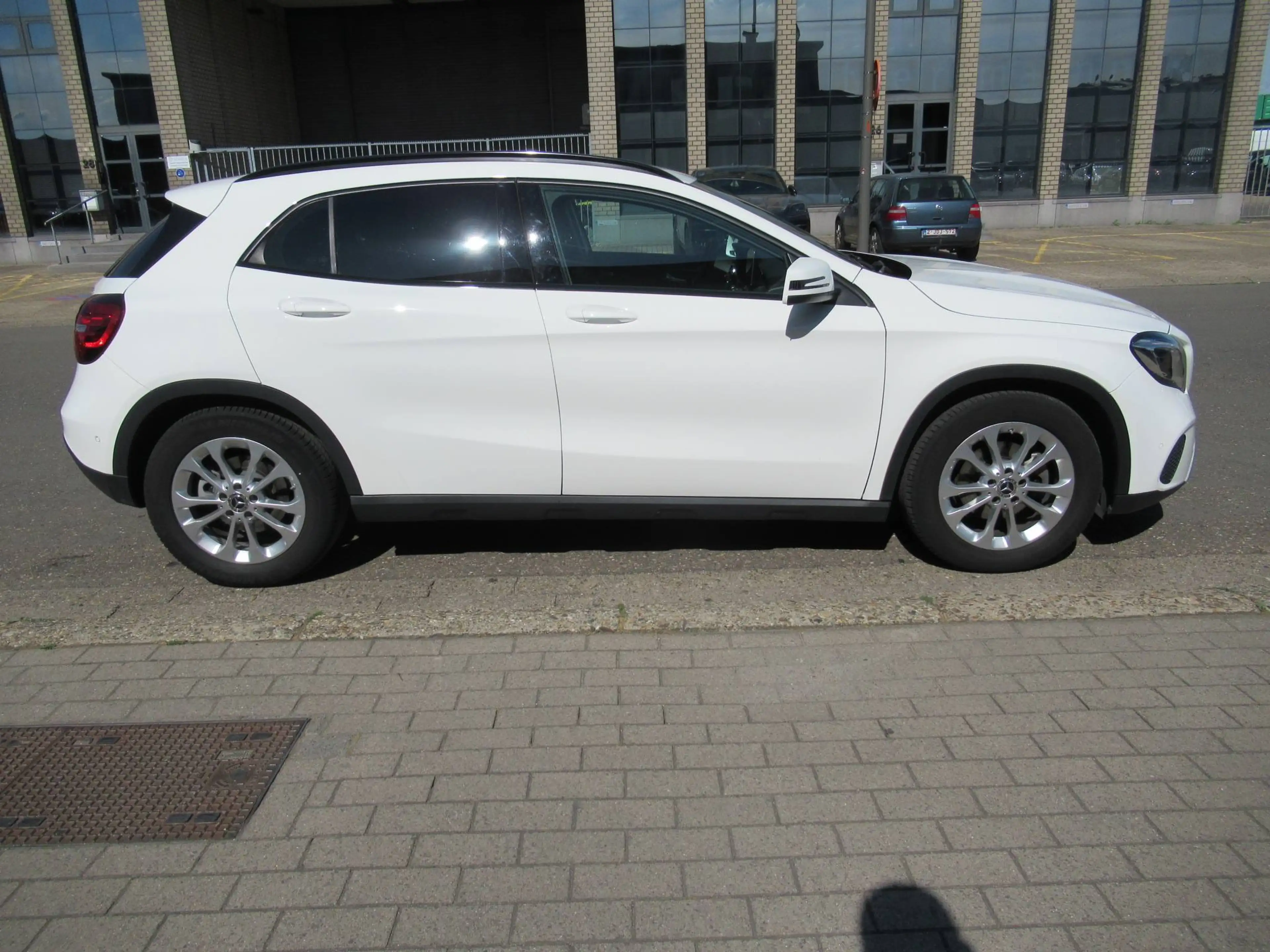 Mercedes-Benz GLA 180 Style 7G-DCT/Navi/Airco/Camera/LED/Parkassist — photo 4
