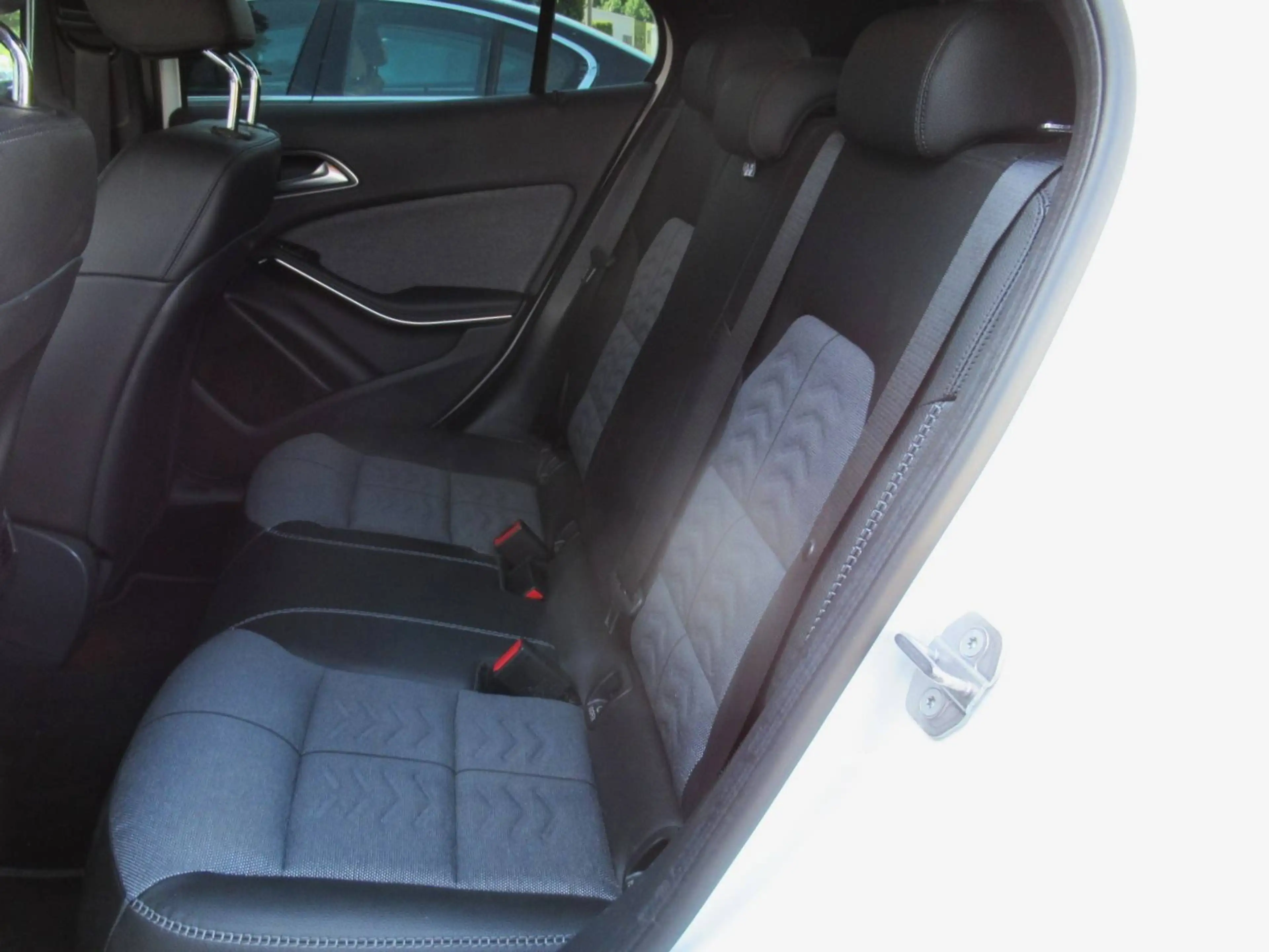 Mercedes-Benz GLA 180 Style 7G-DCT/Navi/Airco/Camera/LED/Parkassist — photo 9