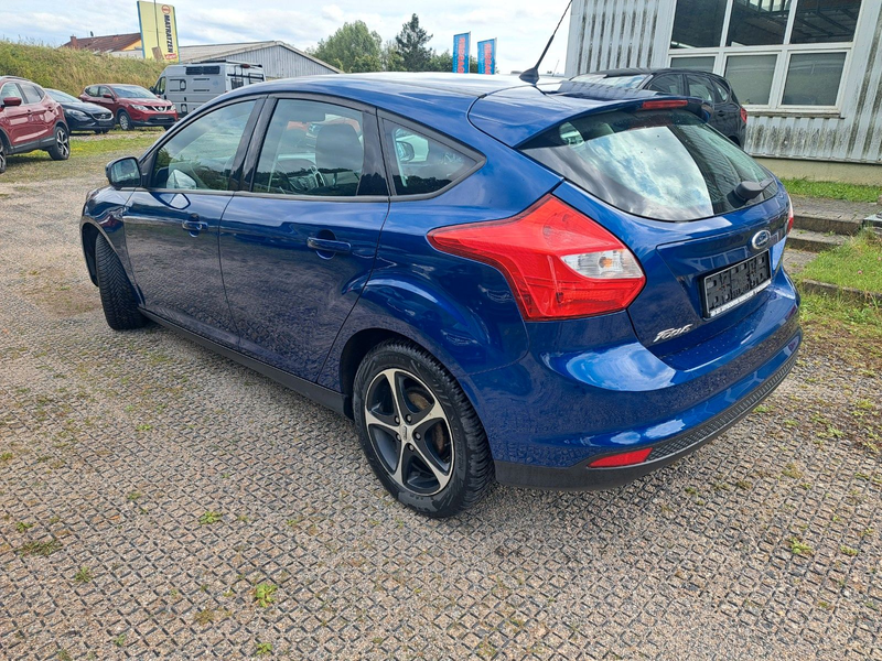 Ford Focus 1.6 5-türig Klima Scheckheft Wenig Km !!! — photo 7