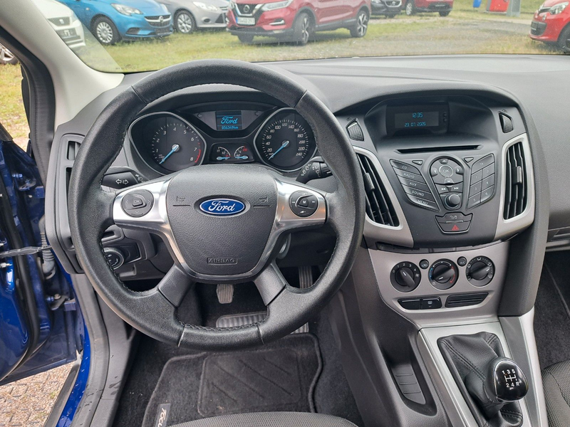 Ford Focus 1.6 5-türig Klima Scheckheft Wenig Km !!! — photo 13