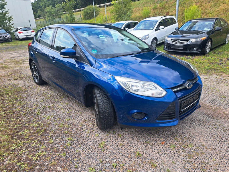 Ford Focus 1.6 5-türig Klima Scheckheft Wenig Km !!! — photo 4