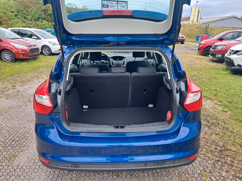 Ford Focus 1.6 5-türig Klima Scheckheft Wenig Km !!! — photo 9