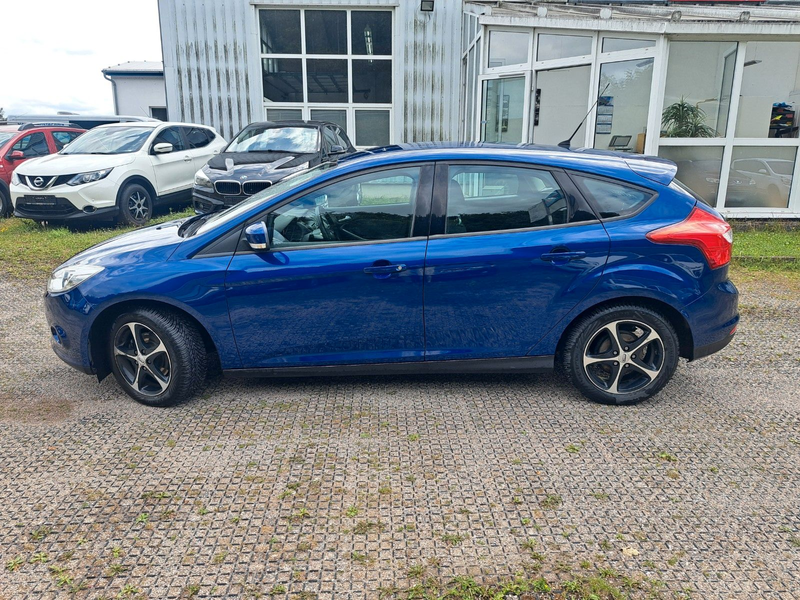 Ford Focus 1.6 5-türig Klima Scheckheft Wenig Km !!! — photo 2