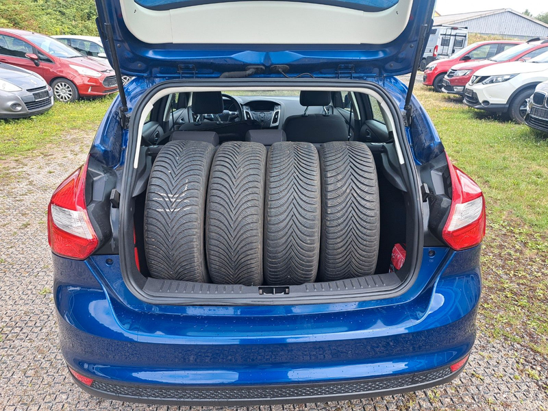 Ford Focus 1.6 5-türig Klima Scheckheft Wenig Km !!! — photo 10