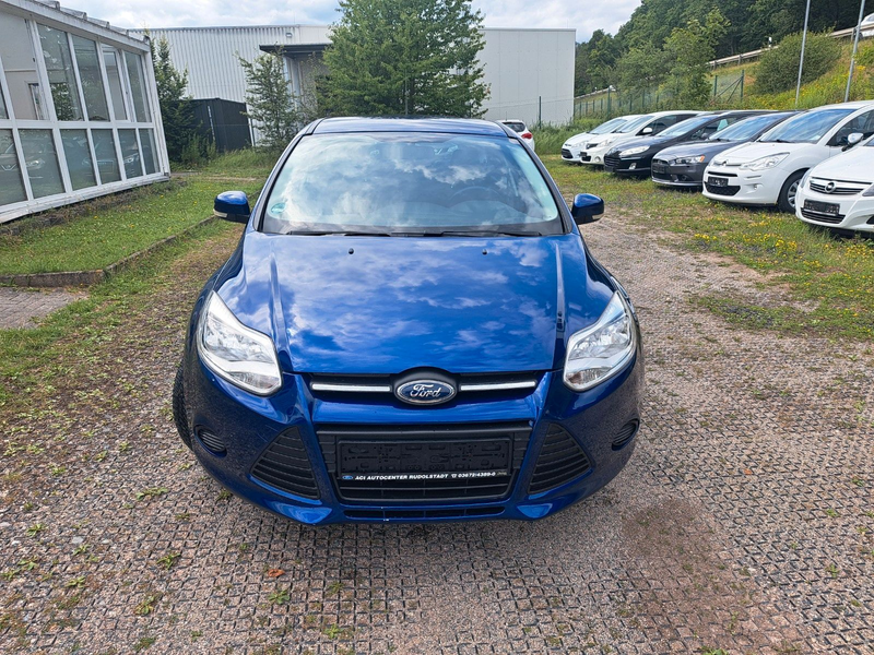 Ford Focus 1.6 5-türig Klima Scheckheft Wenig Km !!! — photo 3
