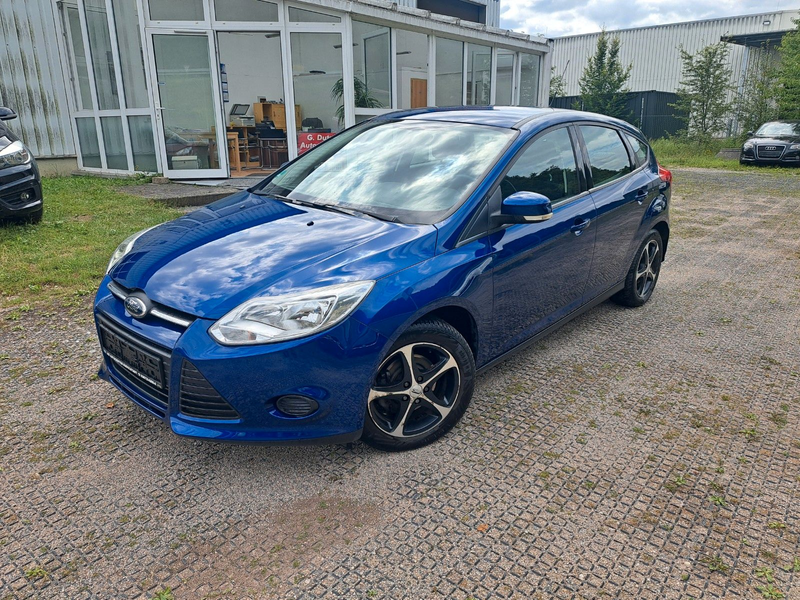 Ford Focus 1.6 5-türig Klima Scheckheft Wenig Km !!!