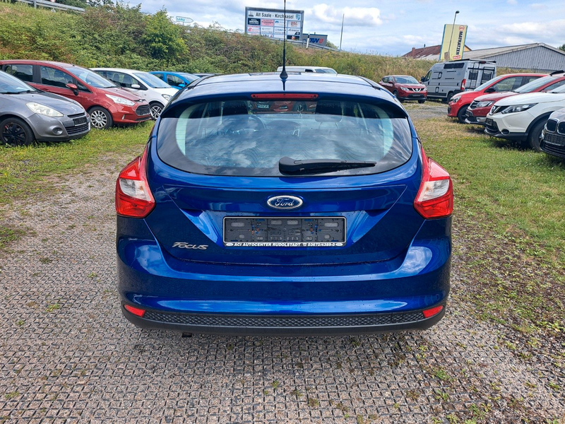 Ford Focus 1.6 5-türig Klima Scheckheft Wenig Km !!! — photo 8