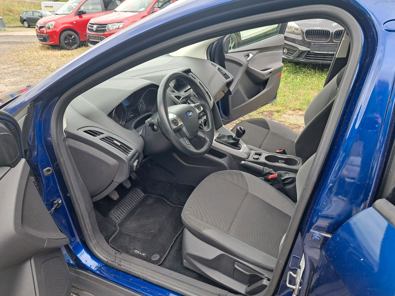 Ford Focus 1.6 5-türig Klima Scheckheft Wenig Km !!! — photo 11