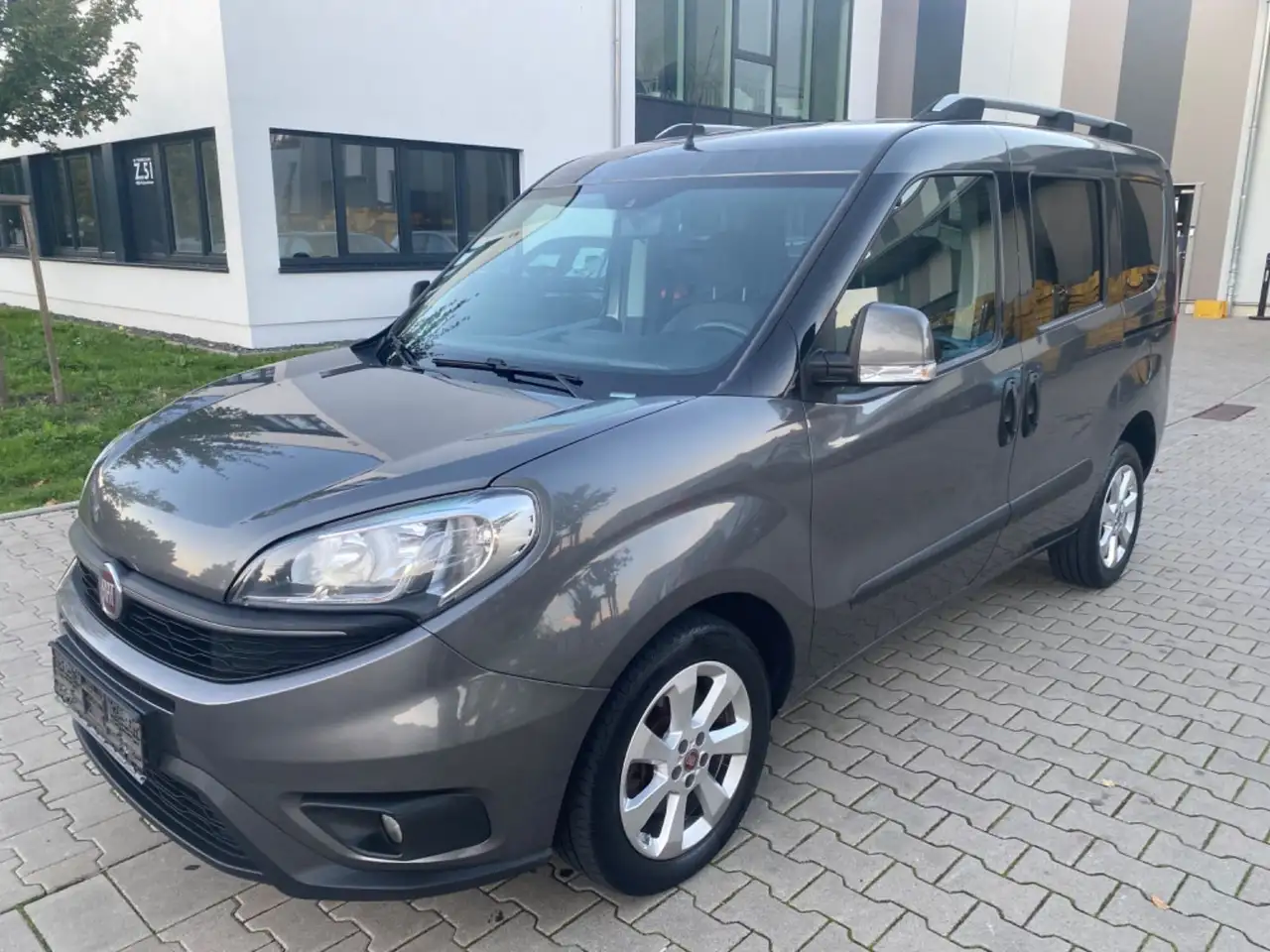Fiat Doblo Doblò Lounge*Navi-Tom*AHK*Alu*SVO — photo 1 of 19