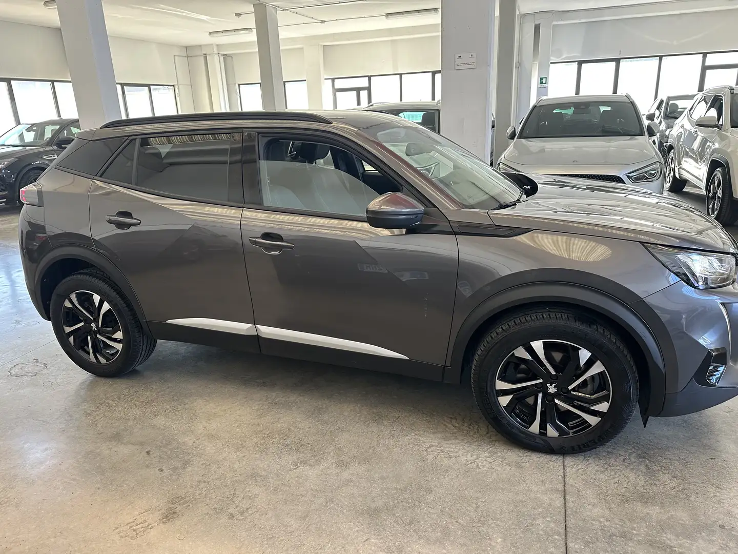 Peugeot 2008 1.5 bluehdi Allure Pack s&s 130cv eat8 Grigio - 2