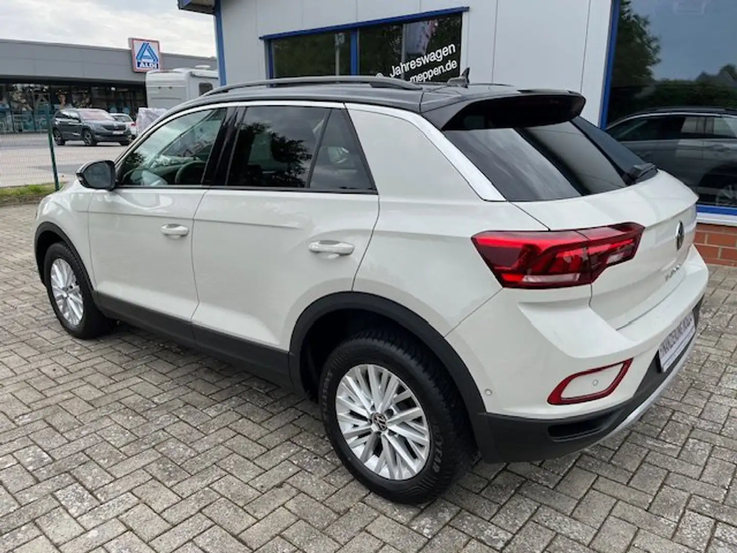 Volkswagen T-Roc 1.5 TSI Life Navi ACC LED Kamera Anschlussgarantie Gris - 2