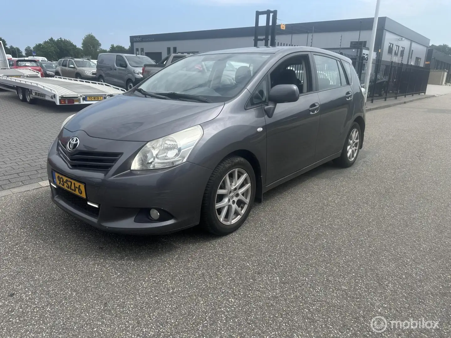 Toyota Verso 1.8 VVT-i Business 7p. automaat Gri - 1