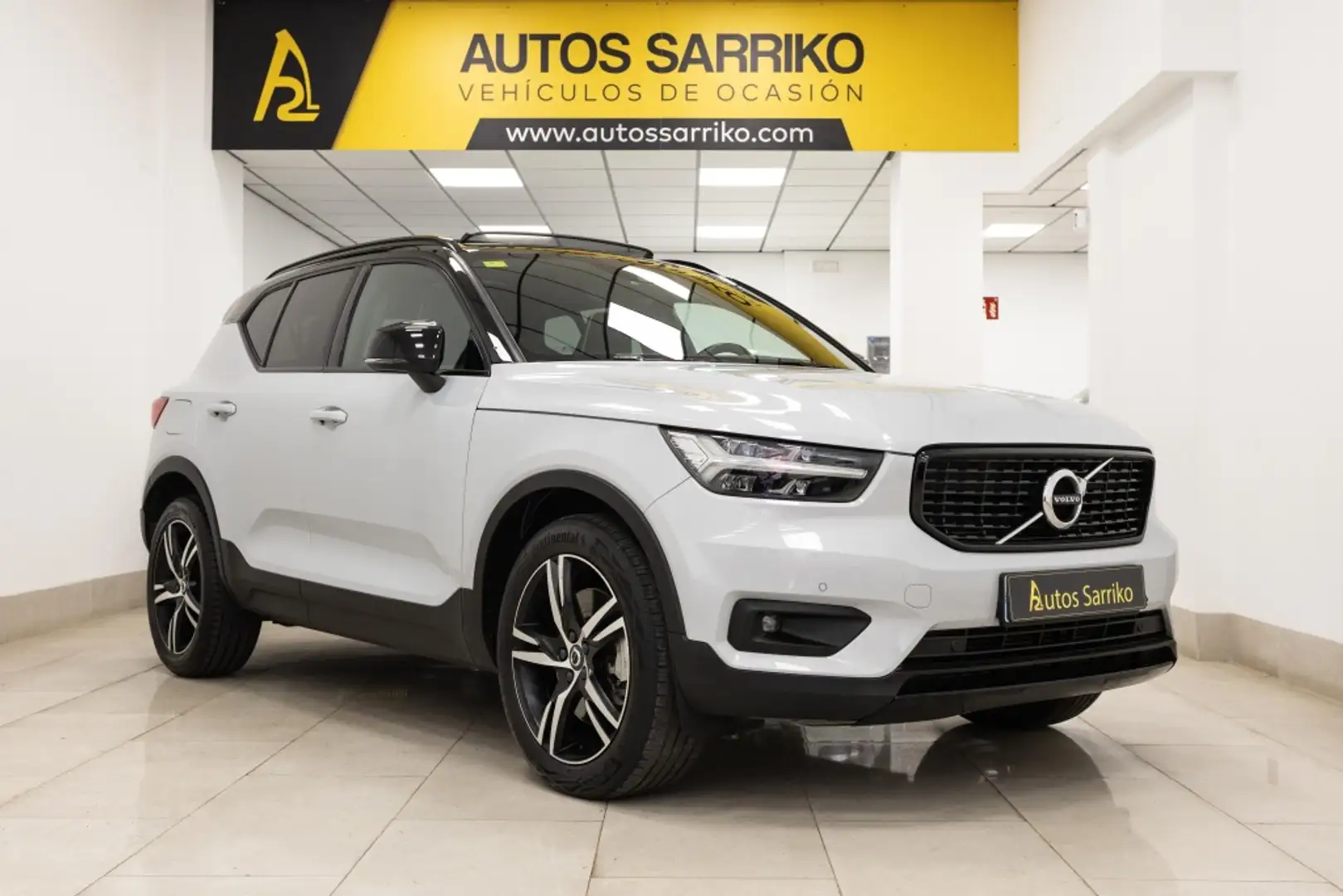 Volvo XC40 T5 Recharge R-Design Aut. Gris - 1