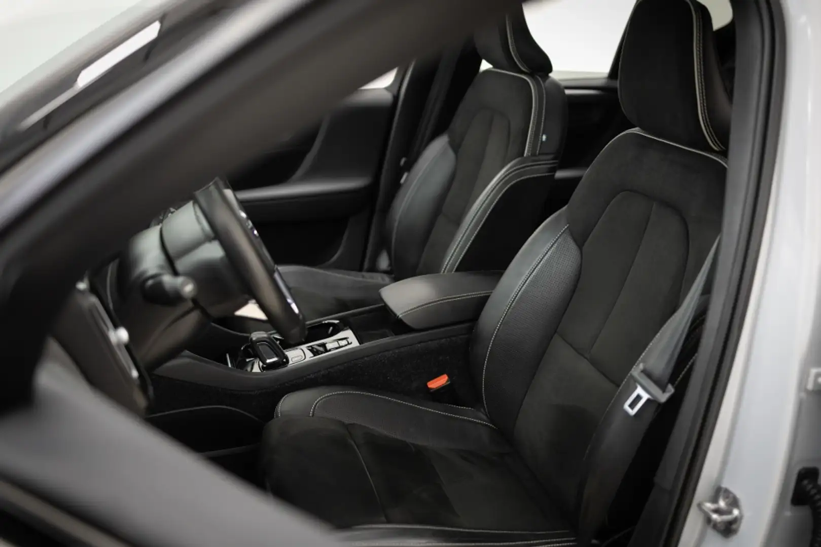 Volvo XC40 T5 Recharge R-Design Aut. Gris - 2