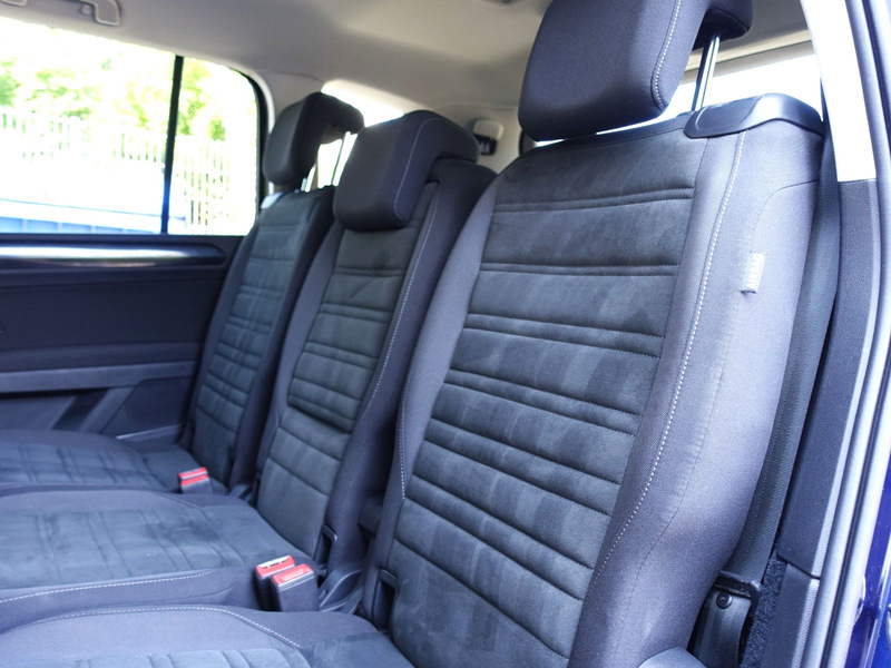 Volkswagen Touran 2.0 TDI DSG Highline*7Sitze*ALCANTARA*AHK*LED*NAVI — photo 12