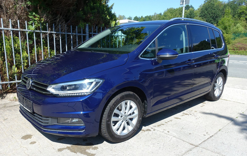 Volkswagen Touran 2.0 TDI DSG Highline*7Sitze*ALCANTARA*AHK*LED*NAVI