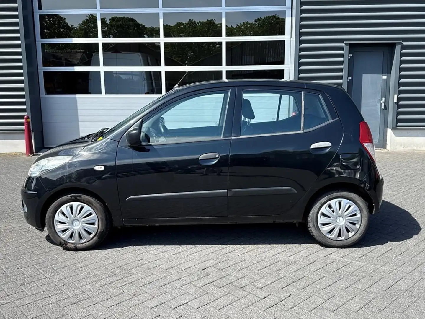 Hyundai i10 1.1 Active, Automaat , Airco Schwarz - 2